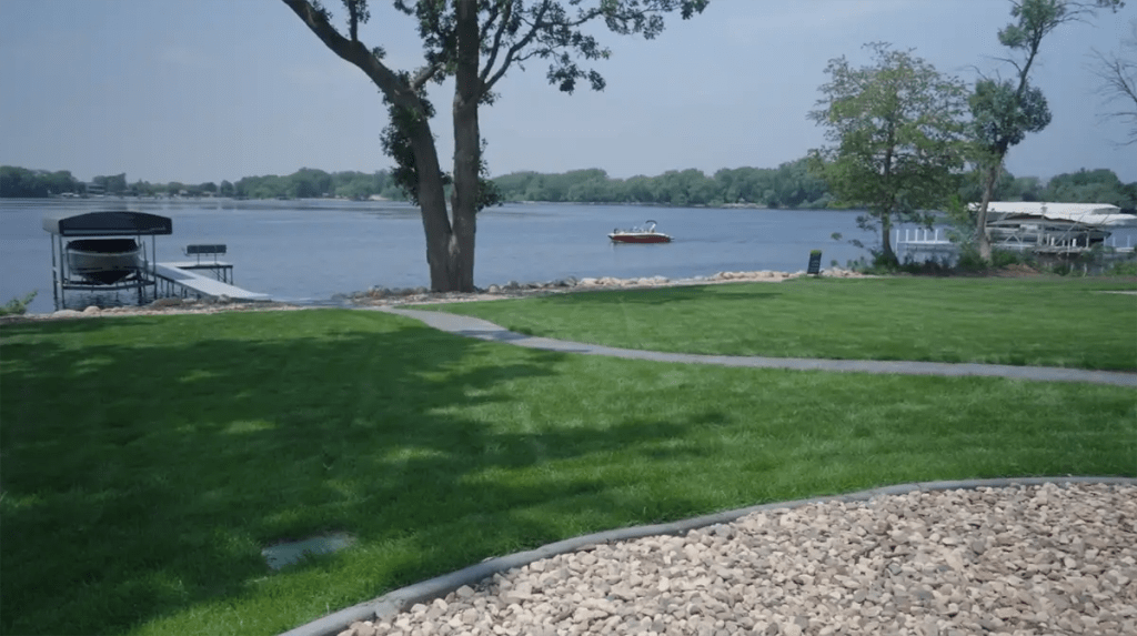 Green and Healthy Lawns